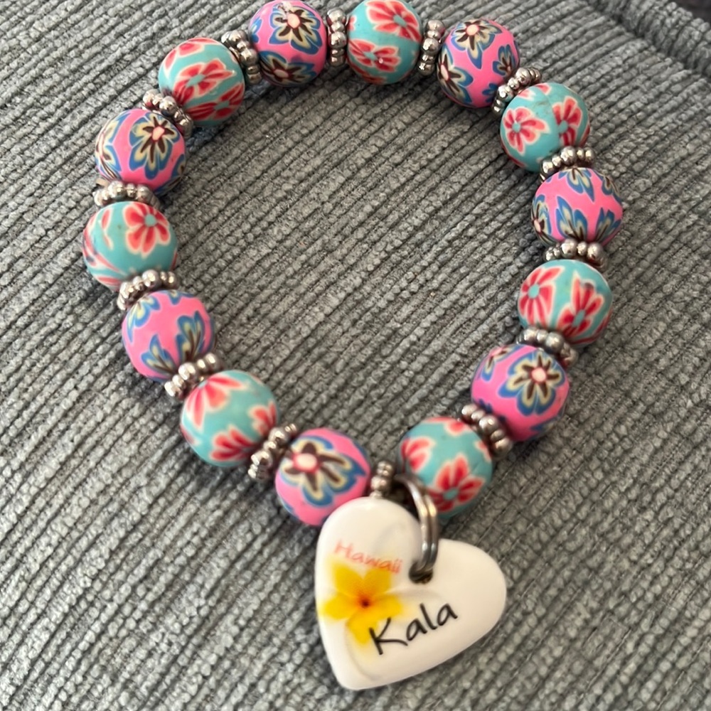 Beaded pink and turquoise bracelet with heart charm Kala. Bought in Hawaii 🏝️